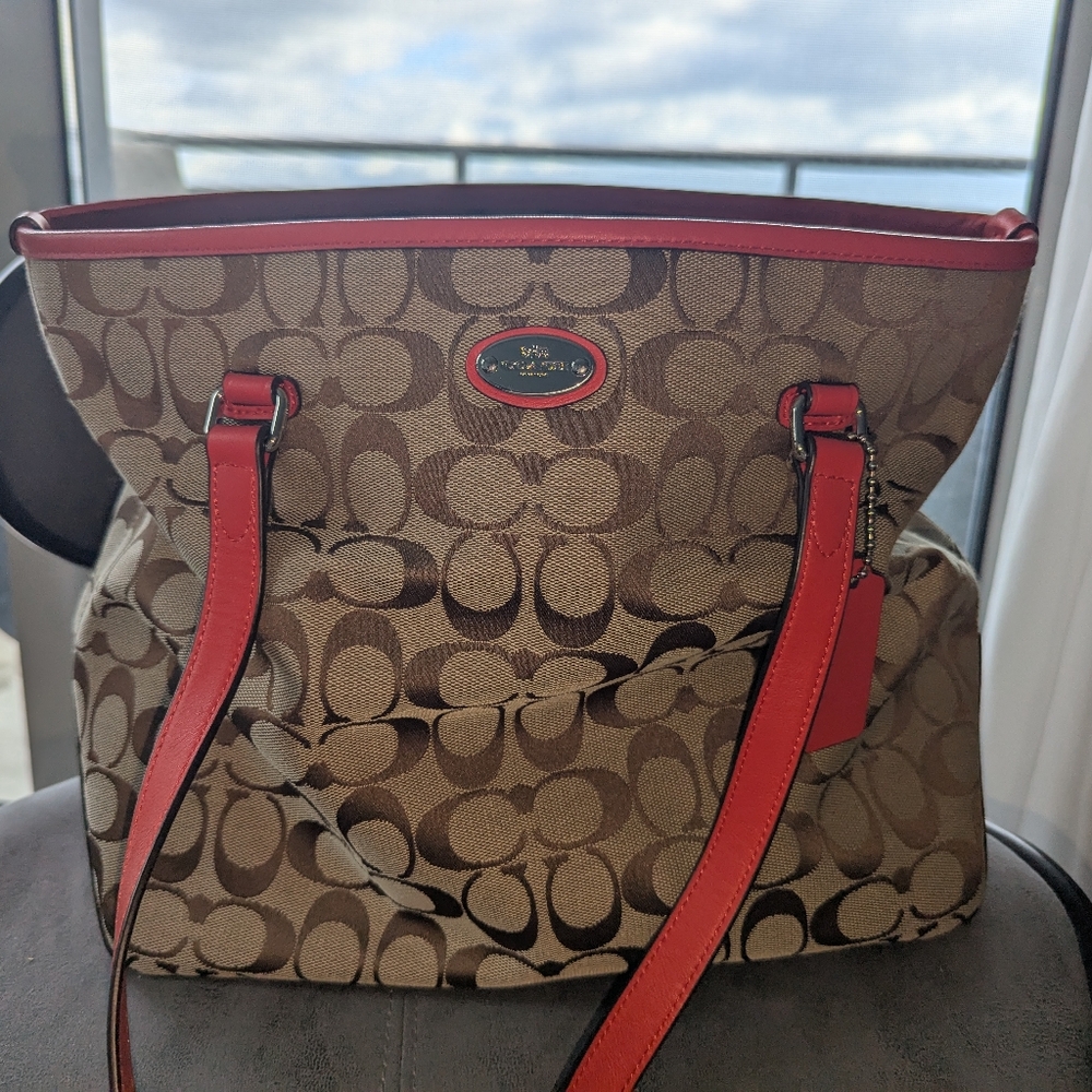 Pristine medium size Coach tote bag